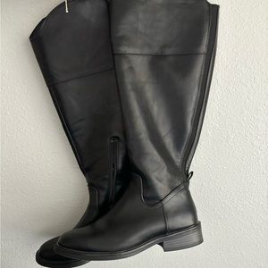 Woman black boots size 8 1//2
